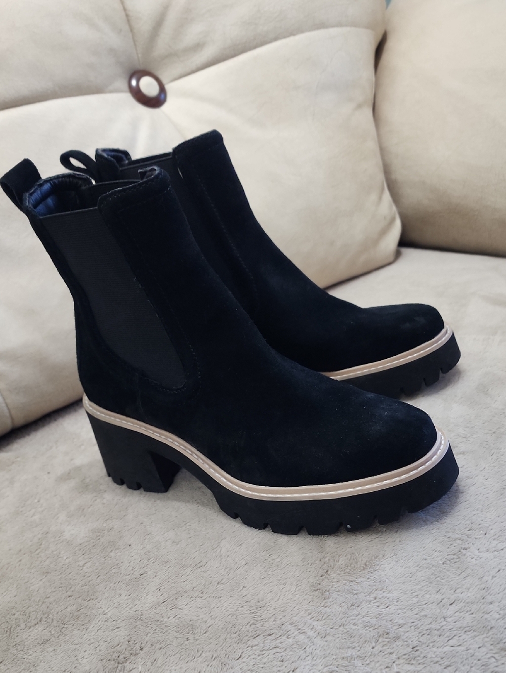 NWT.Dolce Vita Hawk H2O Waterproof Booties in "Onyx Suede Chelsea Heeled Boot